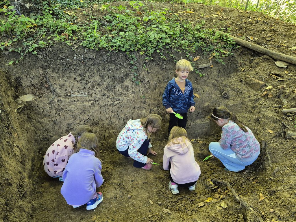 Naši malí archeologové zahájili první výzkum! 20260929 153749